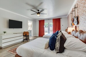 4 dormitorios, tabla de planchar con plancha, cuna de viaje