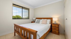 4 bedrooms, WiFi, bed sheets