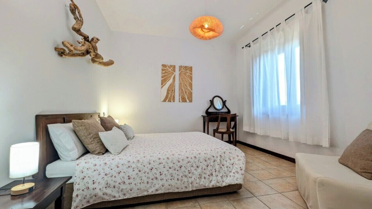 Laptop workspace, free WiFi, bed sheets