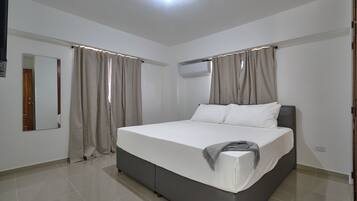 2 bedrooms, iron/ironing board, WiFi