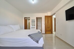 2 bedrooms, iron/ironing board, WiFi