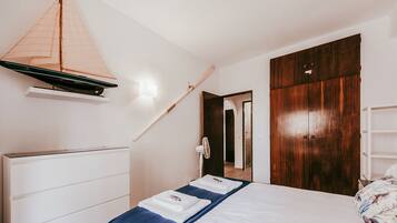 1 bedroom, bed sheets