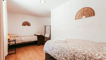 2 bedrooms, bed sheets