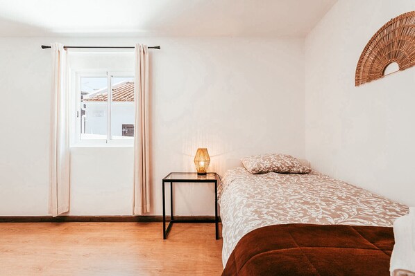 2 bilik tidur, cadar katil 