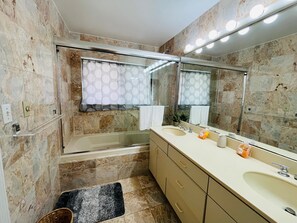 Shower, hair dryer, towels - A dip in the warm Caribbean waters or a swim in the Olympic-size pool (Christiansted)