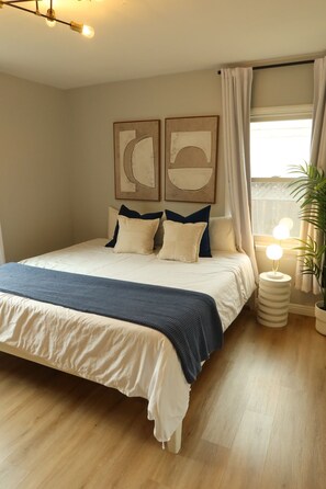 4 habitaciones, tabla de planchar con plancha, wifi y ropa de cama 