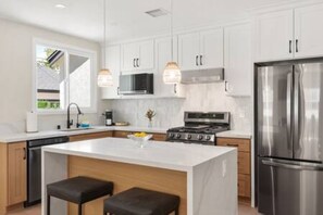 Fridge, microwave, oven, stovetop - Elegant Oasis | Heated Pool & Spa | 5mi to Beach (Long Beach)