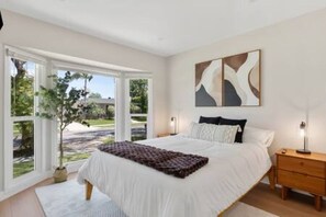 5 bedrooms, iron/ironing board, WiFi, bed sheets - Elegant Oasis | Heated Pool & Spa | 5mi to Beach (Long Beach)