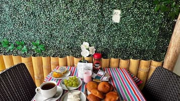 Free daily continental breakfast