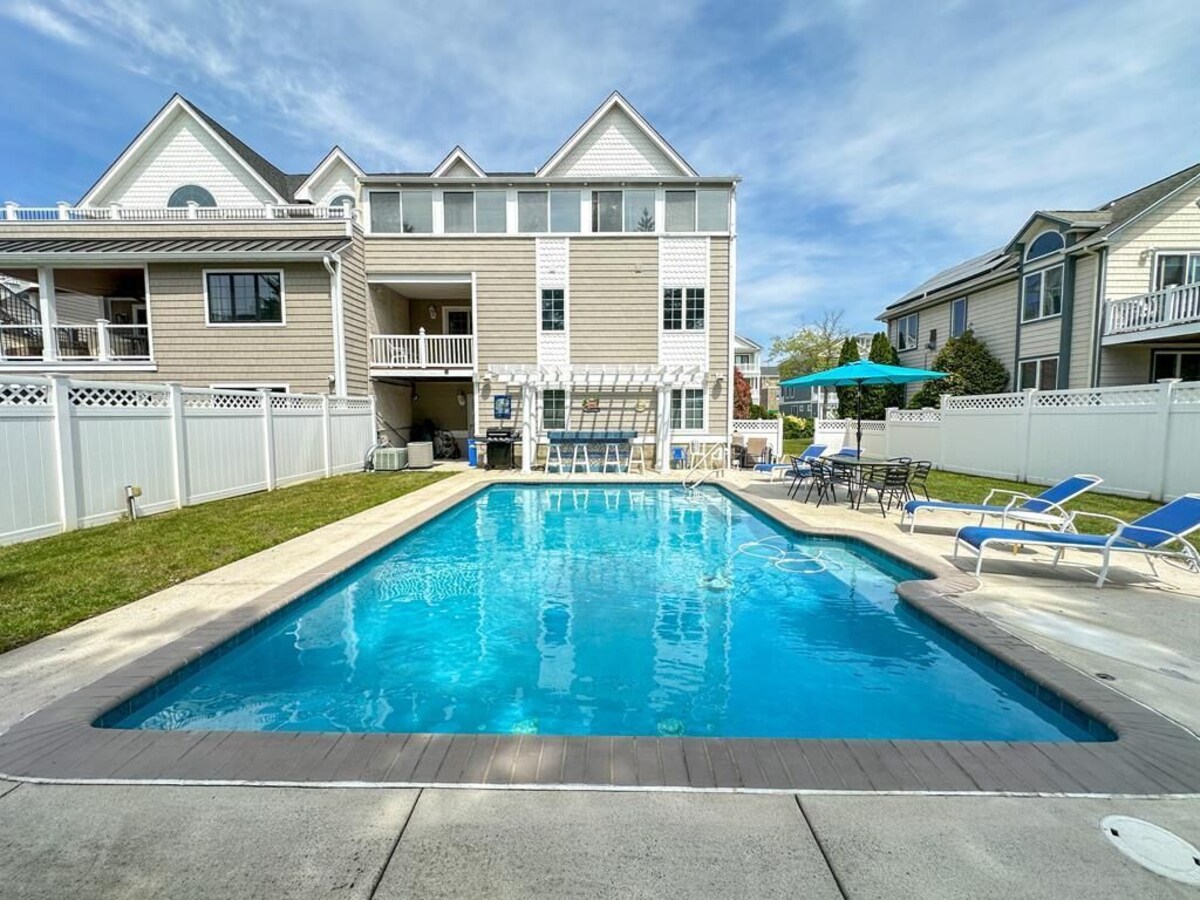 1422 Missouri Ave - Pet Friendly at the Harbor!