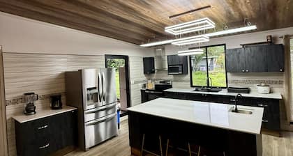 Chill,Relax & Enjoy
11bed 5washroom house in fabulous La Colonia with AC, WiFi.