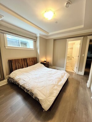 2 chambres, bureau, fer et planche à repasser, accès au Wi-Fi (inclus)