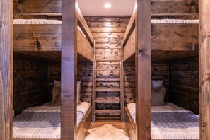 4 Schlafzimmer, Bügeleisen/Bügelbrett, kostenloses WLAN, Bettwäsche
