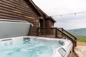 Outdoor spa tub - Skyline Escape: Stunning Long Range Views, Hot Tub, Firepit, Lawn Games (Lenoir)