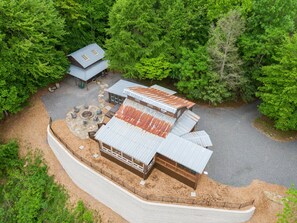 Exterior - Skyline Escape: Stunning Long Range Views, Hot Tub, Firepit, Lawn Games (Lenoir)
