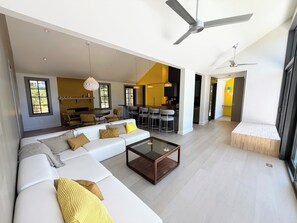 Smart TV - Modern Contempory with Views of Cape Cod Bay (Eastham)