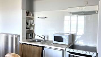 Réfrigérateur, micro-ondes, lave-vaisselle, grille-pain