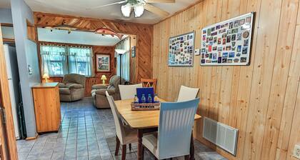 Charming 2-bedroom bungalow in fabulous Homosassa with AC, WiFi