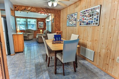 Charming 2-bedroom bungalow in fabulous Homosassa with AC, WiFi