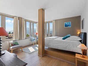 6 Schlafzimmer, Schreibtisch, WLAN