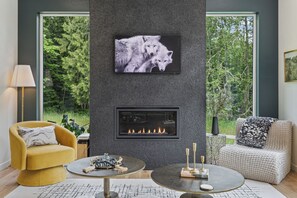 Smart TV, fireplace, stereo