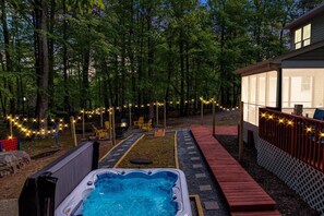 Outdoor spa tub - Pool, Beach, Lake, Hot Tub, Game Room, fire pit! (East Stroudsburg)