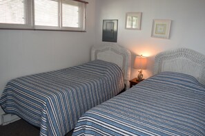 2 室のベッドルーム、アイロン / アイロン台、WiFi (無料)