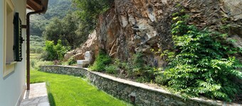Habitación 'Aegua' con vistas a la montaña, Wi-Fi y aire acondicionado.