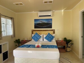 Estudio tradicional, Aire acondicionado, vistas al mar | Caja fuerte, cortinas opacas, tabla de planchar con plancha