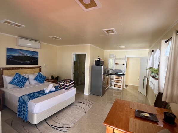 Estudio tradicional, Aire acondicionado, vistas al mar | Caja fuerte, cortinas opacas, tabla de planchar con plancha