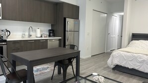 Interior - Vaca Rentalz Downtown Miami 1BR + Pool, Gym (Miami)