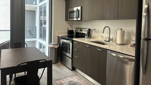 Private kitchen - Vaca Rentalz Downtown Miami 1BR + Pool, Gym (Miami)