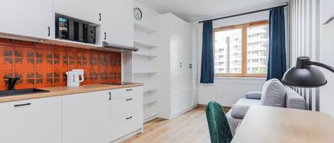 Fridge, microwave, stovetop