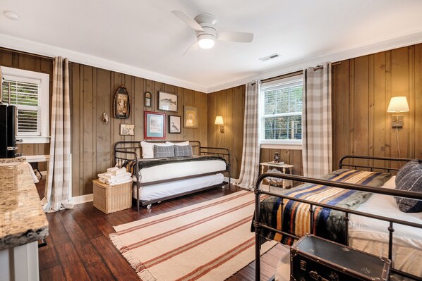 2 bedrooms, free WiFi, bed sheets - Chattanooga Suite on Lookout Mountain (Lookout Mountain)