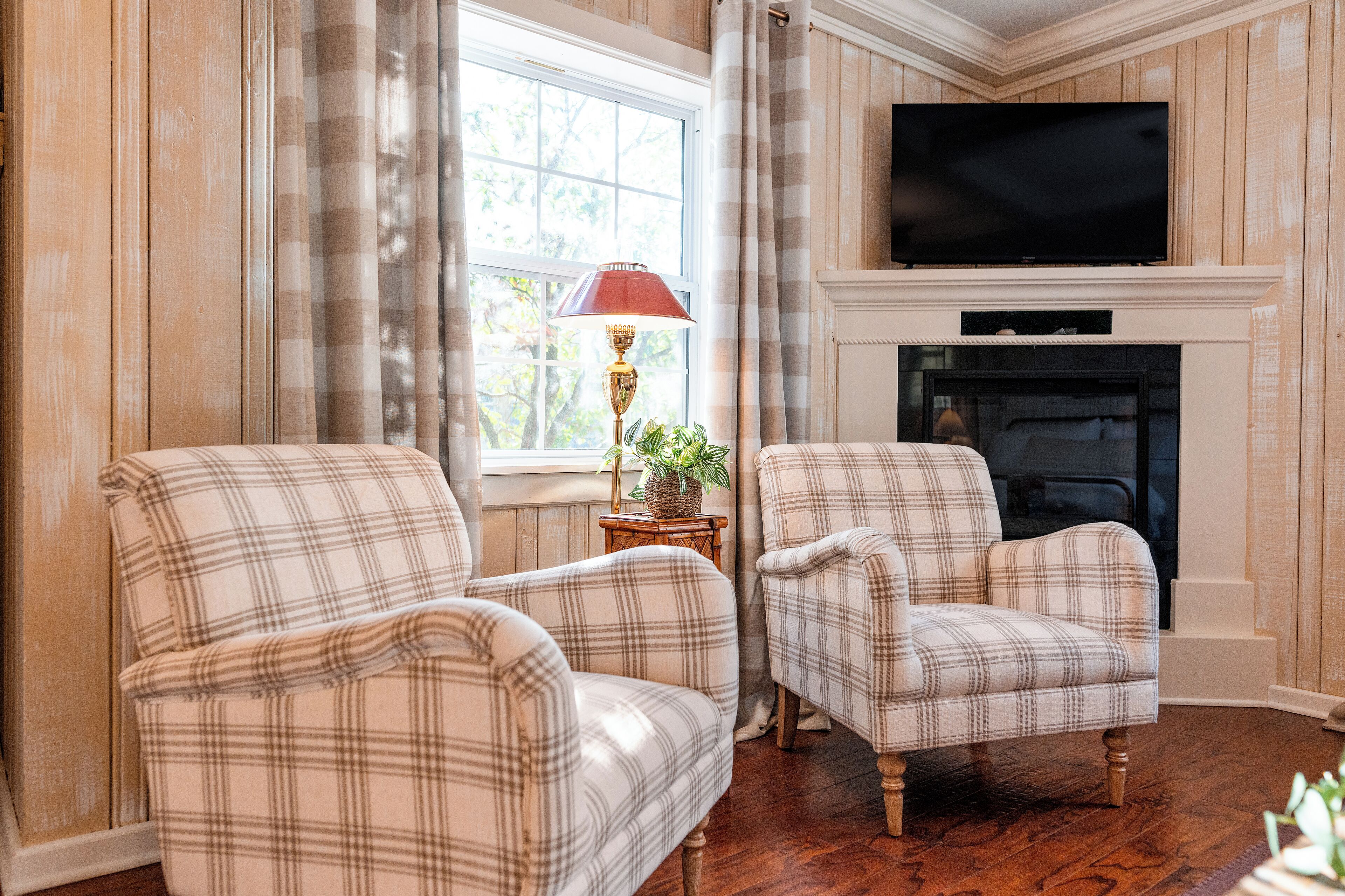 Een smart-tv en een open haard