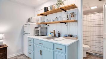 Fridge, microwave, oven, coffee/tea maker