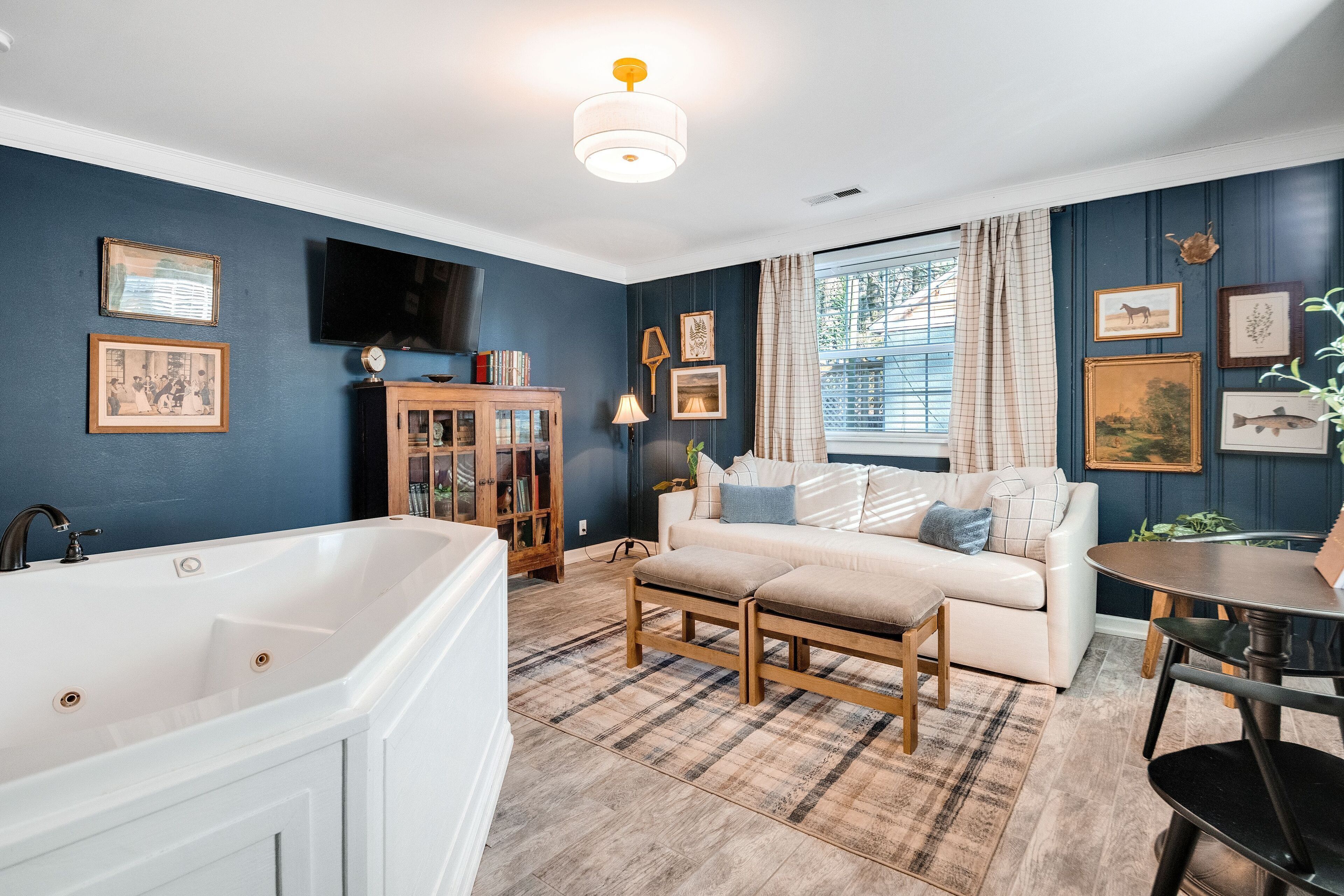 Una Smart TV, una chimenea