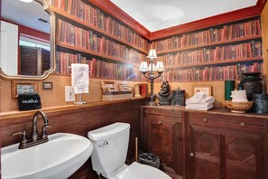 Shower, jetted bath, hair dryer, towels