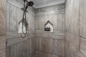 Shower, jetted bath, hair dryer, towels