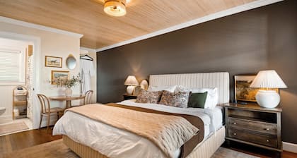 Historic Riverview Inn - King Room Three