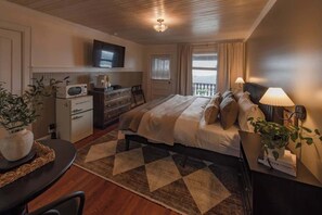 1 bedroom, free WiFi, bed sheets - Historic Inn with River Views - Four (Chattanooga)