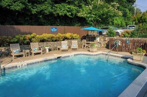 A swimming pool with lounge chairs and a 'No Lifeguard on Duty' sign. - Historic Inn with River Views - King Room Four (Chattanooga)