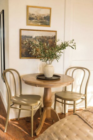 Dining - Historic Riverview Inn - King Room Six (Chattanooga)