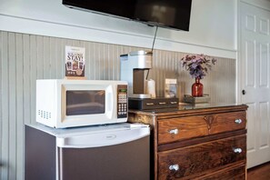 Interior - Historic Riverview Inn - King Room Six (Chattanooga)
