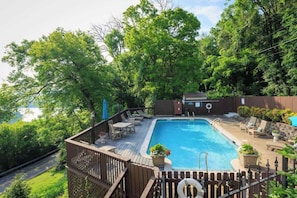 Pool - Historic Riverview Inn - King Room Seven (Chattanooga)