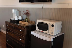 Interior - Historic Riverview Inn - King Room Eight (Chattanooga)