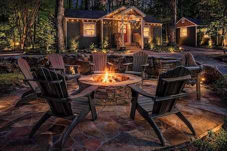 Terrace/patio. Lookout Mountain Cottage