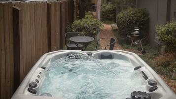 Bañera de hidromasaje exterior