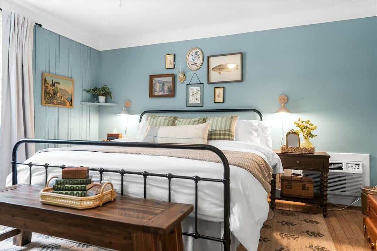 WiFi (無料)、ベッドシーツ