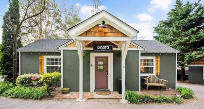 Desoto Cottage Hot Tub & Breakfast Treats